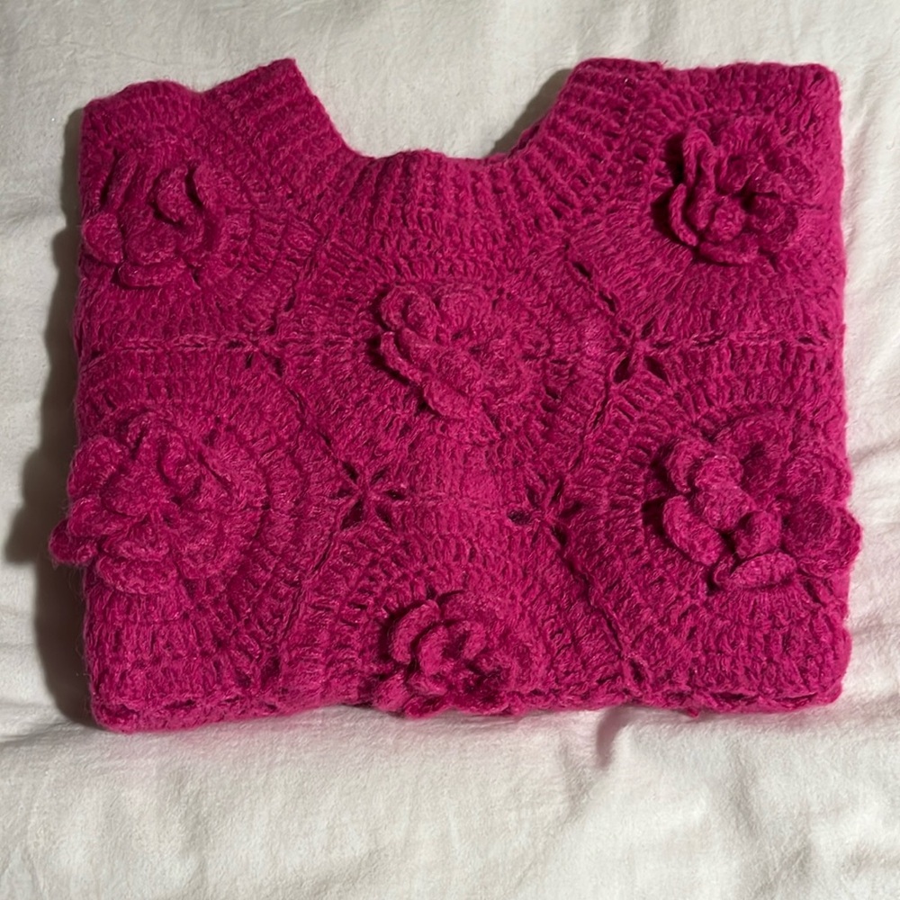 Crochet crop sweater, beautiful detail
